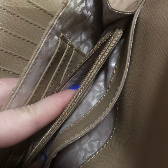 DKNY wallet - Picture 6 of 6